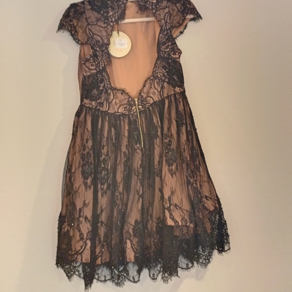 Grace & Hart Heavenly dress in Size 12 black lace - Picture 6 of 8